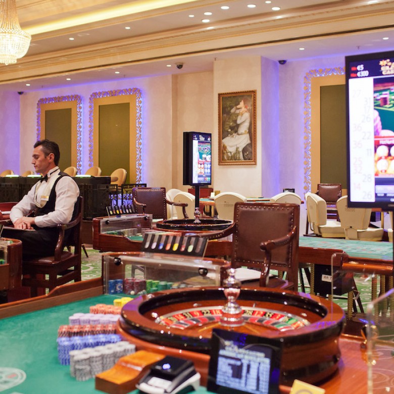 Interiorul Grand Casino de la Marriott   FOTO: https:grandcasinobucharest.ro