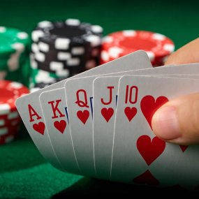 Mafia jocurilor de noroc s-a extins în Bacău şi la Braşov. Dosar de evaziune fiscală și poker ilegal în Corbeanca