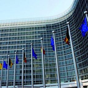 Lupta împotriva spălării banilor: UE solicită companiilor de jocuri de noroc să intensifice controalele
